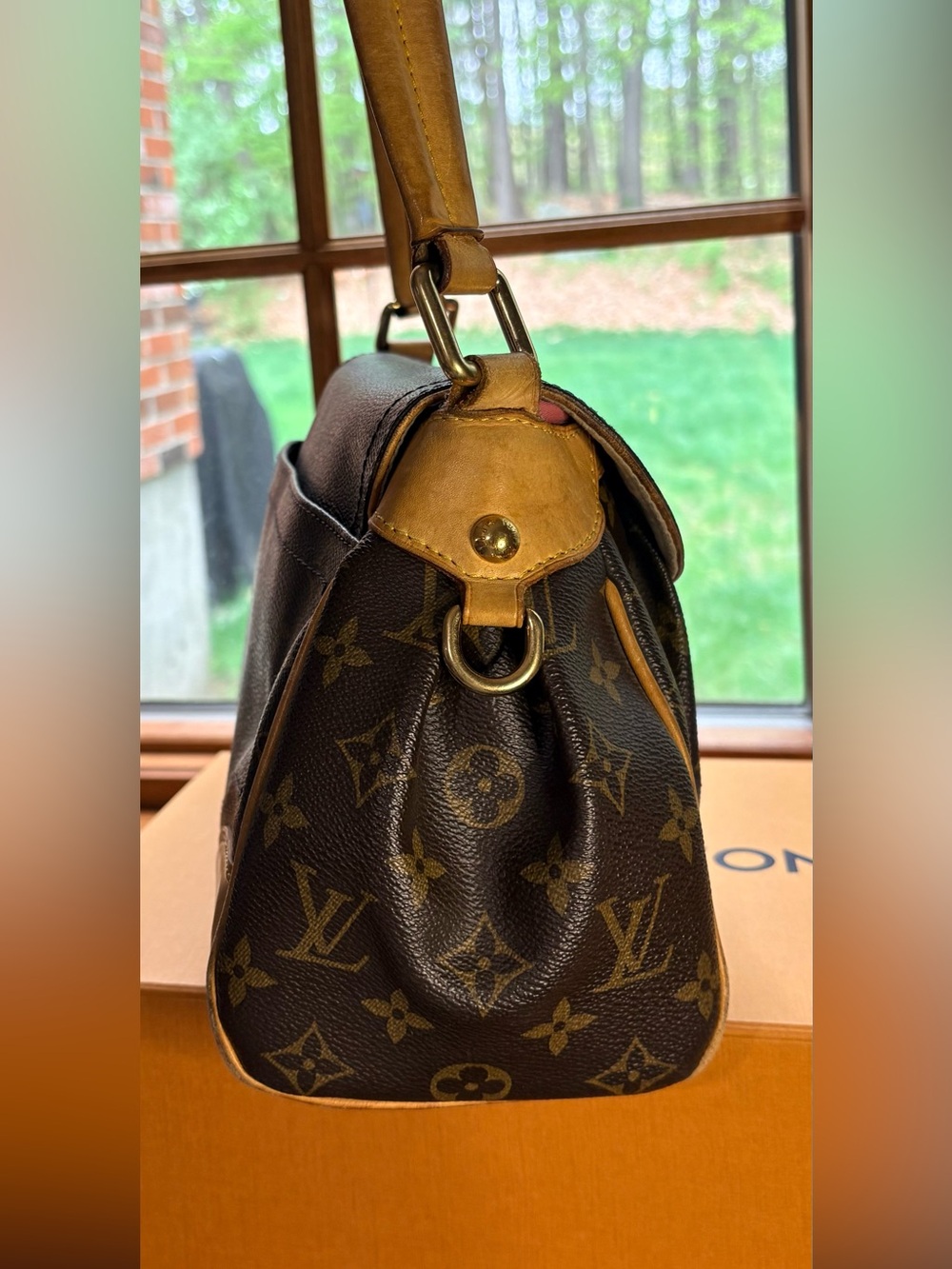 Louis Vuitton Beverly MM Bag. - Picture 4 of 17